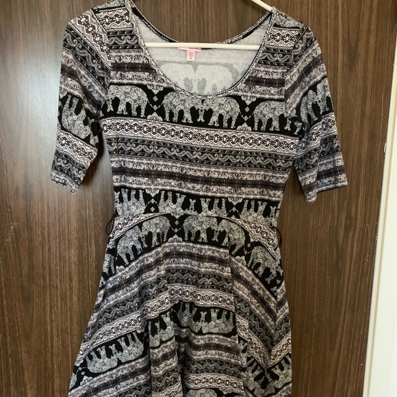 Dress - Picture 1 of 4
